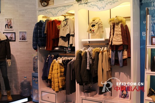 台湾第一亲子装品牌 上流家族亲子装走近2014深圳服装展