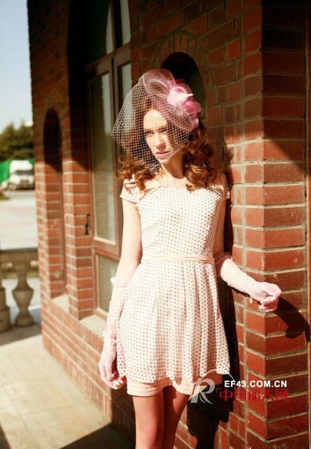 雪纺连衣裙怎么搭配好看 夏日清新连衣裙款式搭配 少女甜美连衣裙装扮