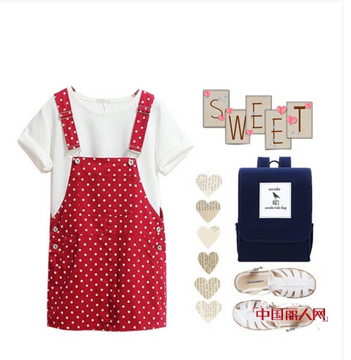 浅蓝色背心搭配白色波点短裤清新甜美 红色波点背带裙搭配什么颜色的T恤好看