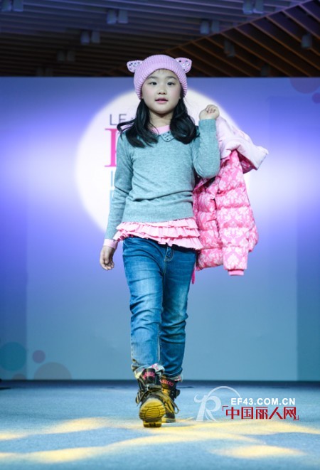 儿童卫衣秋季流行吗  童装羽绒服怎么搭配好看