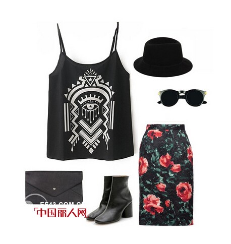 黑色T恤搭什么颜色的裤子 黑的吊带背心搭配印花包臀裙好看吗