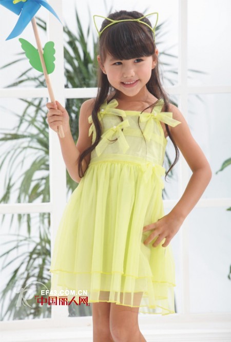小女孩连衣裙款式搭配 夏天穿什么样的连衣裙好看