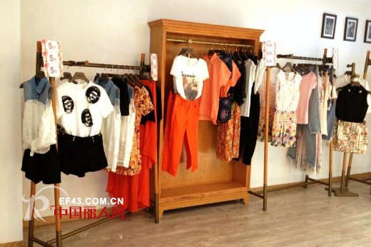 普普风女装新店开业 深圳坂龙岗摩尔城店隆重亮相