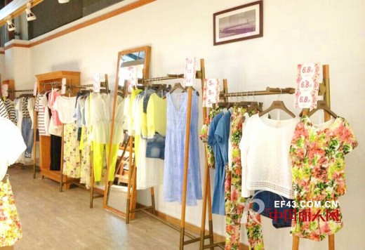 普普风女装新店开业 深圳坂龙岗摩尔城店隆重亮相