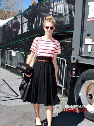 什么裙子比较显身材 伞裙穿出翘臀