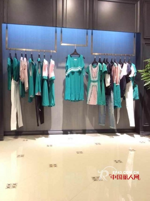 恭喜西蔻女装云南文山新店昨日盛大开业!新店开业新款潮款欢迎选购!