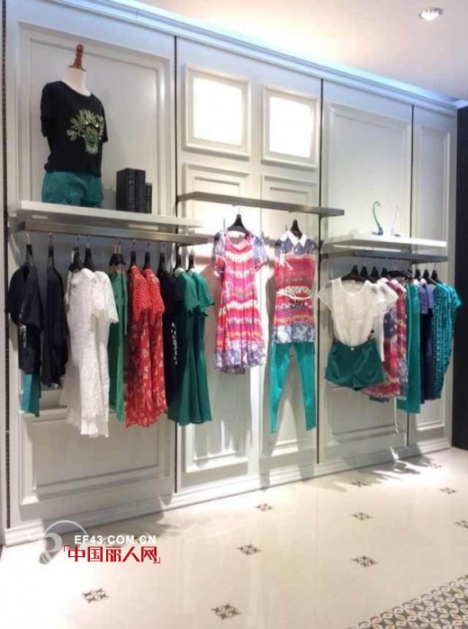 恭喜西蔻女装云南文山新店昨日盛大开业!新店开业新款潮款欢迎选购!