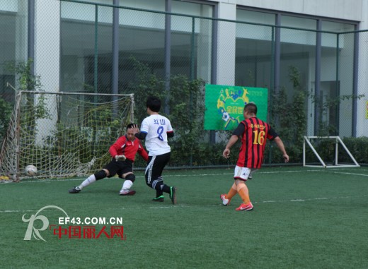 “舒朗杯”青年足球友谊赛精彩继续