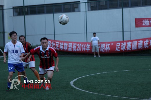 “舒朗杯”青年足球友谊赛精彩继续