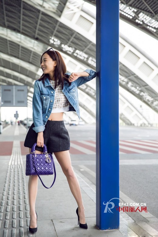 《后会无期》7月24日上映 看王珞丹夏日时尚街拍