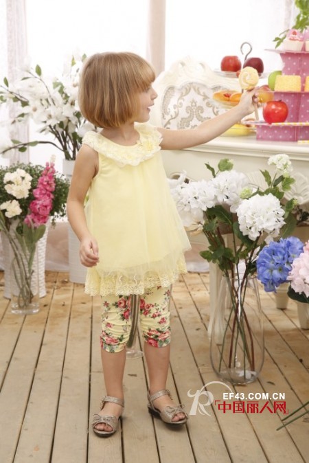 荷叶边雪纺款式搭配 什么颜色比较适合孩子穿 最亮眼夏季童装搭配