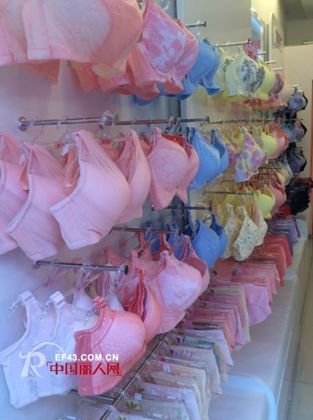 热烈祝贺浪漫春天内衣成都武侯万福东加盟店盛大开业