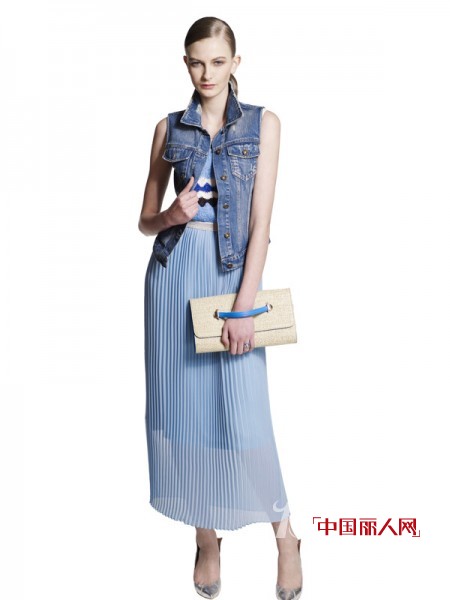 连衣裙搭配牛仔马甲好看吗 潮人街头风搭配