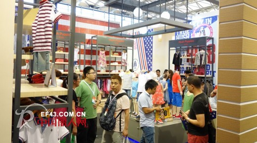 童装美式休闲来袭  暇步士童装引爆2014CBME