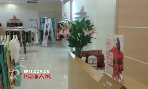 西子丝典旗金华万达广场旗舰店迎来万达集团北京总部高层视察