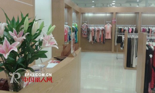 西子丝典旗金华万达广场旗舰店迎来万达集团北京总部高层视察