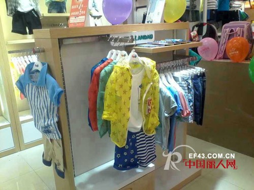 热烈祝贺虹猫蓝兔童装江门人人乐新店盛大开业