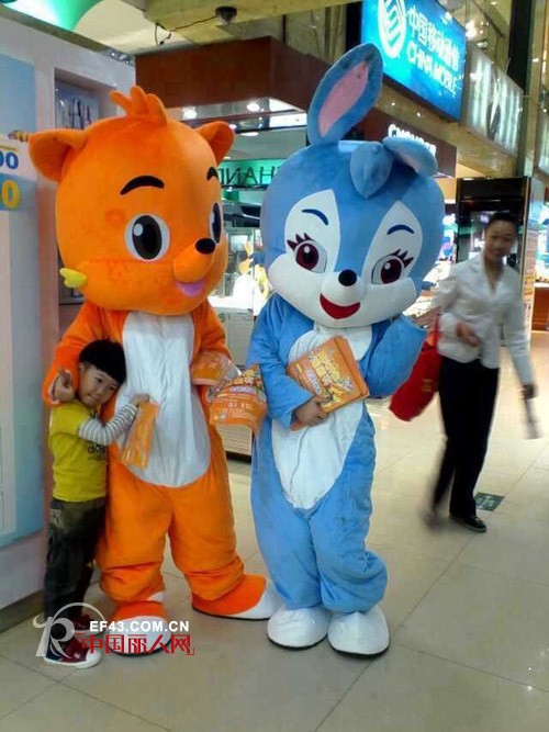 热烈祝贺虹猫蓝兔童装江门人人乐新店盛大开业