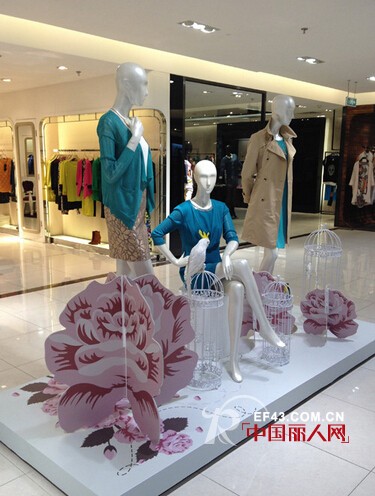 橱窗陈列图片 2014秋季服装橱窗陈列效果图