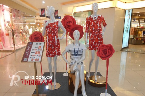 橱窗陈列图片 2014秋季服装橱窗陈列效果图