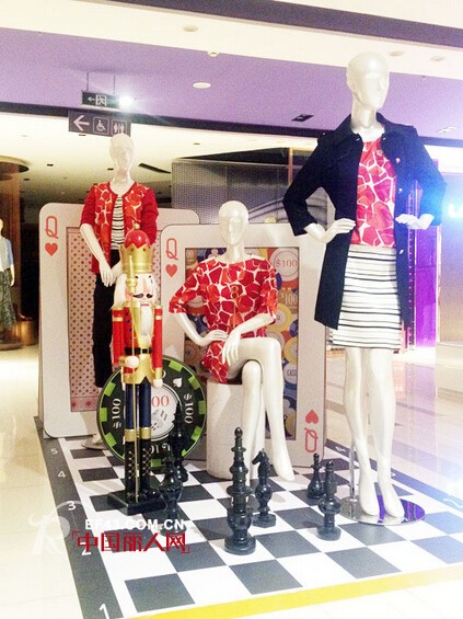 橱窗陈列图片 2014秋季服装橱窗陈列效果图