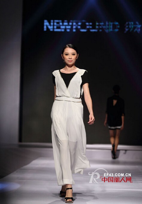 穿什么颜色最显白 什么颜色的衣服显白