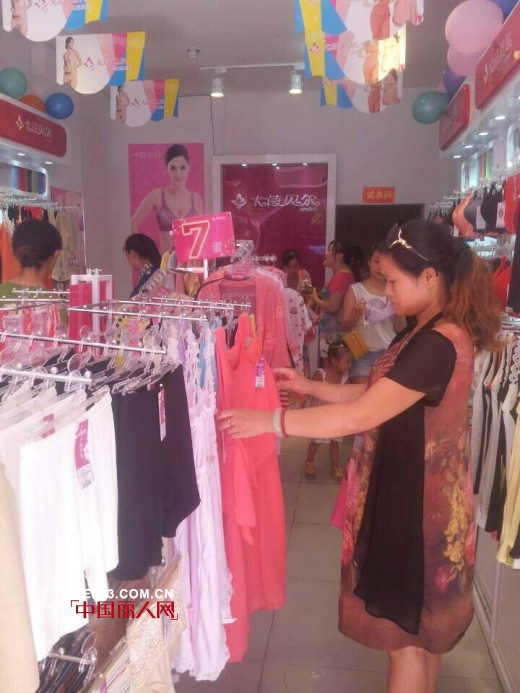 祝贺四川张女士签约卡诗贝尔内衣祝开业大吉