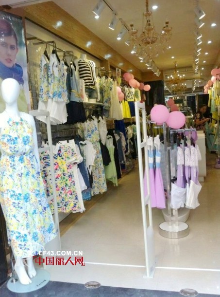 热烈祝贺城市衣柜女装重庆铜梁店开业大吉