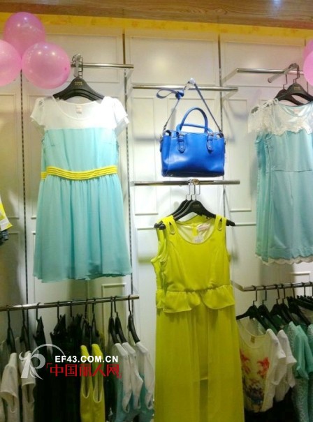 热烈祝贺城市衣柜女装重庆铜梁店开业大吉