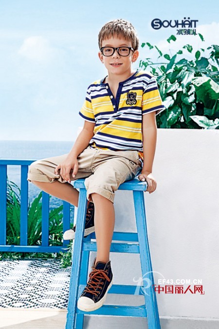 米色休闲裤怎么搭配 条纹T恤配什么裤子 什么是经典