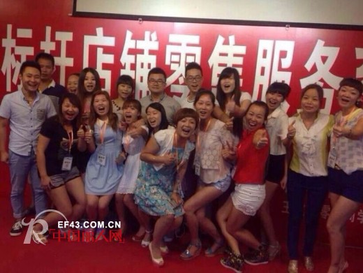 恭喜七彩蝶快时尚品牌女装盛夏8月即将隆重踏入新疆市场