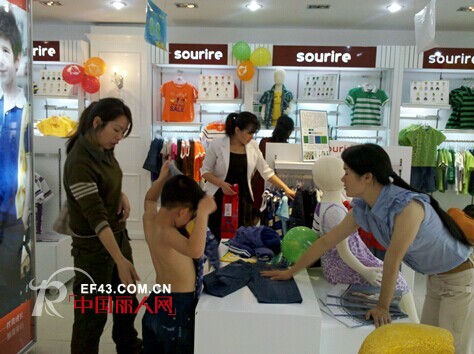 “欢声笑鱼”童装之在淡季时令开启旺季收入