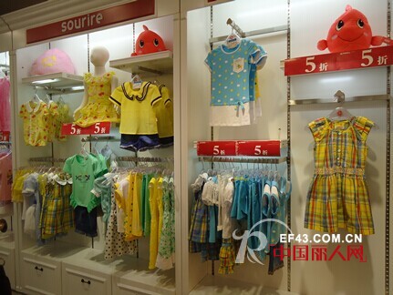 “欢声笑鱼”童装之在淡季时令开启旺季收入