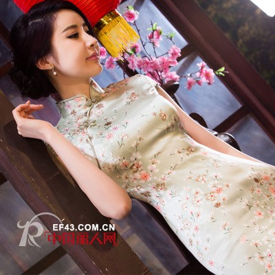 真丝旗袍新款推荐 改良旗袍裙搭配