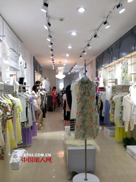 热烈祝贺天衣布品女装杭州临平店盛大开业