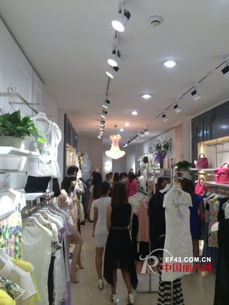 热烈祝贺天衣布品女装杭州临平店盛大开业