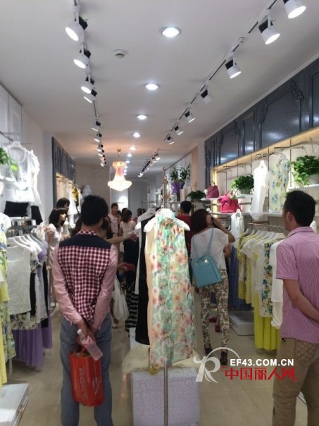 热烈祝贺天衣布品女装杭州临平店盛大开业