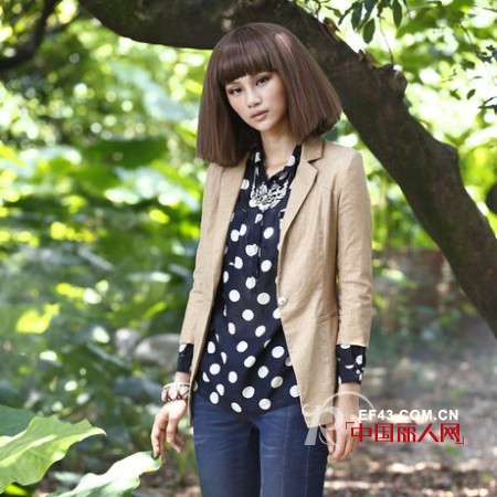 黑色雪纺衫搭配 黑白波点衫搭配什么外套 雪纺衫可以配牛仔裤吗