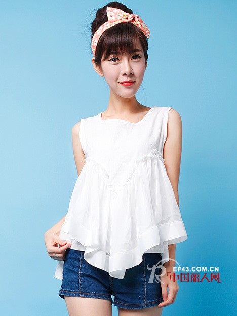 女生穿背心好看吗 背心要怎么搭配 背心搭配什么裤子