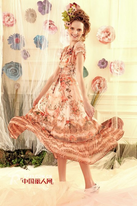 夏季旅游去海边穿什么 沙滩裙什么款式的抢眼