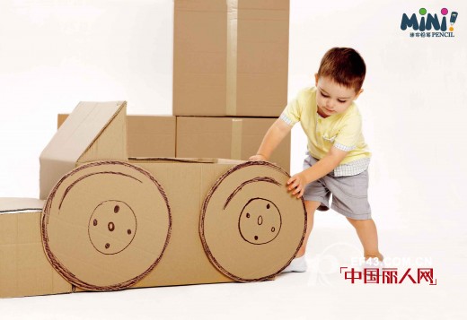 纸箱制作帆船 夏季男童服装搭配