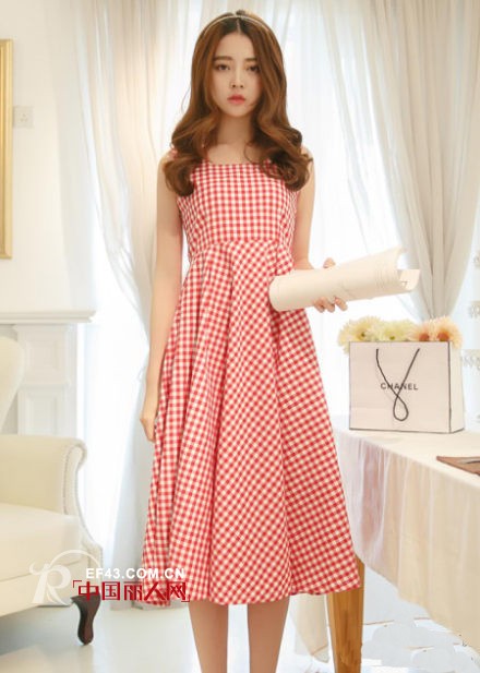 格子连衣裙搭配 今年大热的连衣裙款式