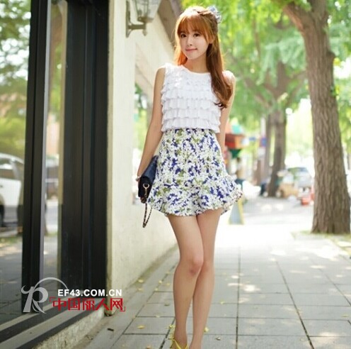 平胸MM要怎么穿衣搭配才好看?  街拍达人为你示范