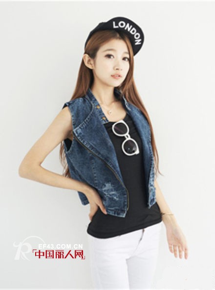 牛仔马甲搭配 忽冷忽热的天气穿什么衣服 初秋适合穿什么款式