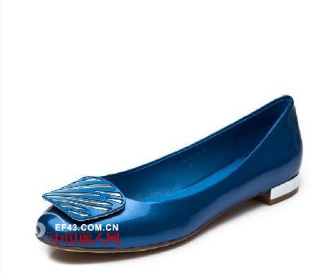 街头最潮的平底鞋 时尚舒适高大上