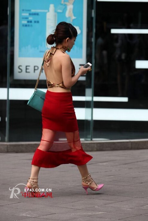 夏季迎战高温 时尚达人该怎么搭配 裸露服装搭配