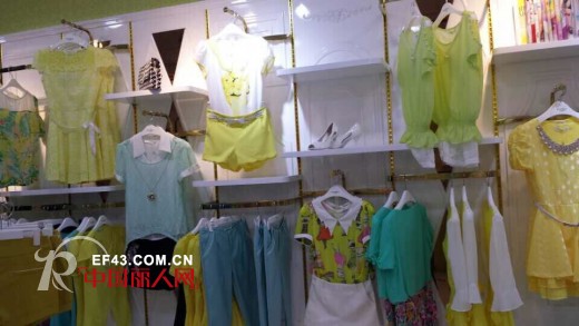 七彩蝶女装七夕情人节三店齐开 七彩蝶与你共度浪漫七夕