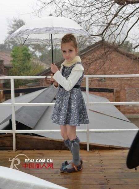 2014秋季穿什么连衣裙好看 秋天女童怎么搭配