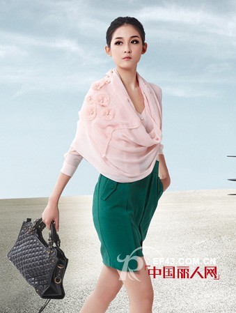 粉色衣服适合当职业装吗? 粉色配什么颜色最好看 职业装粉色搭配