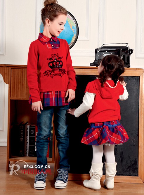 凡兜秋冬新款上市 红色服装依旧火热 学院风格装扮